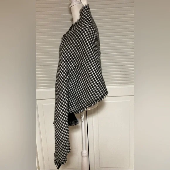 NWOT Tahari Acrylic Reversible Scarf OSFM - Picture 10 of 16